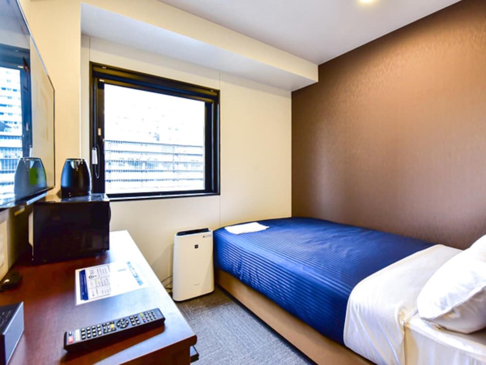 ROOM, SINGLE