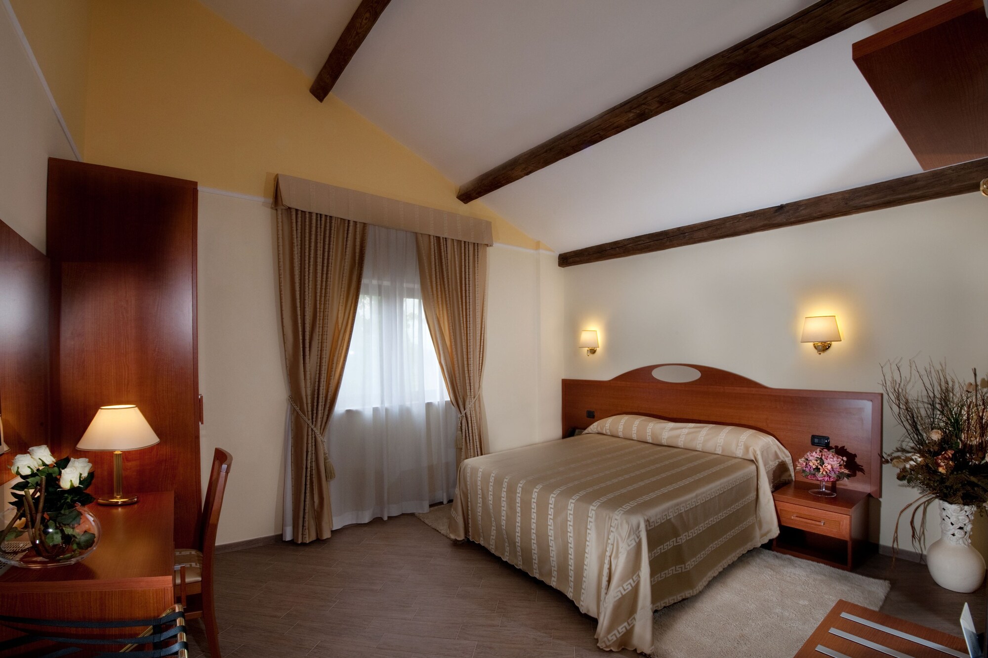 ROOM, TRIPLE