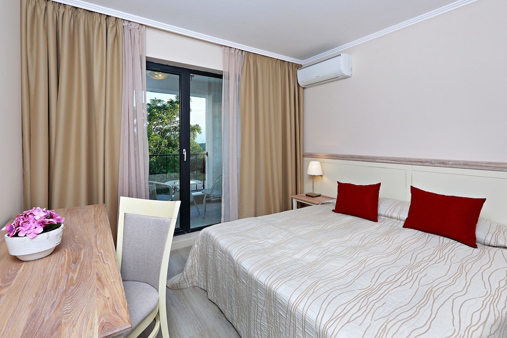 White Rock Castle Suite Hotel & Spa 9/47