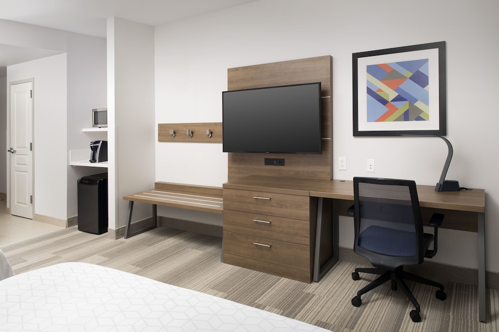 Holiday Inn Express Jacksonville Beach 43/45