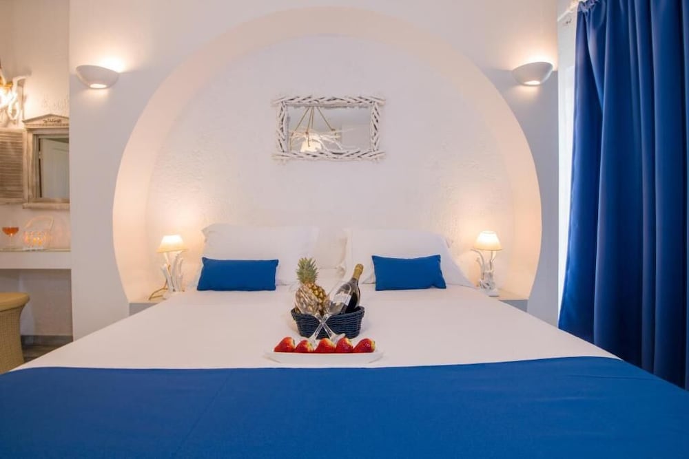 Harmony, Queen Bed, Village View، Evexia Boutique Hotel & Spa - Adults Only 3/10