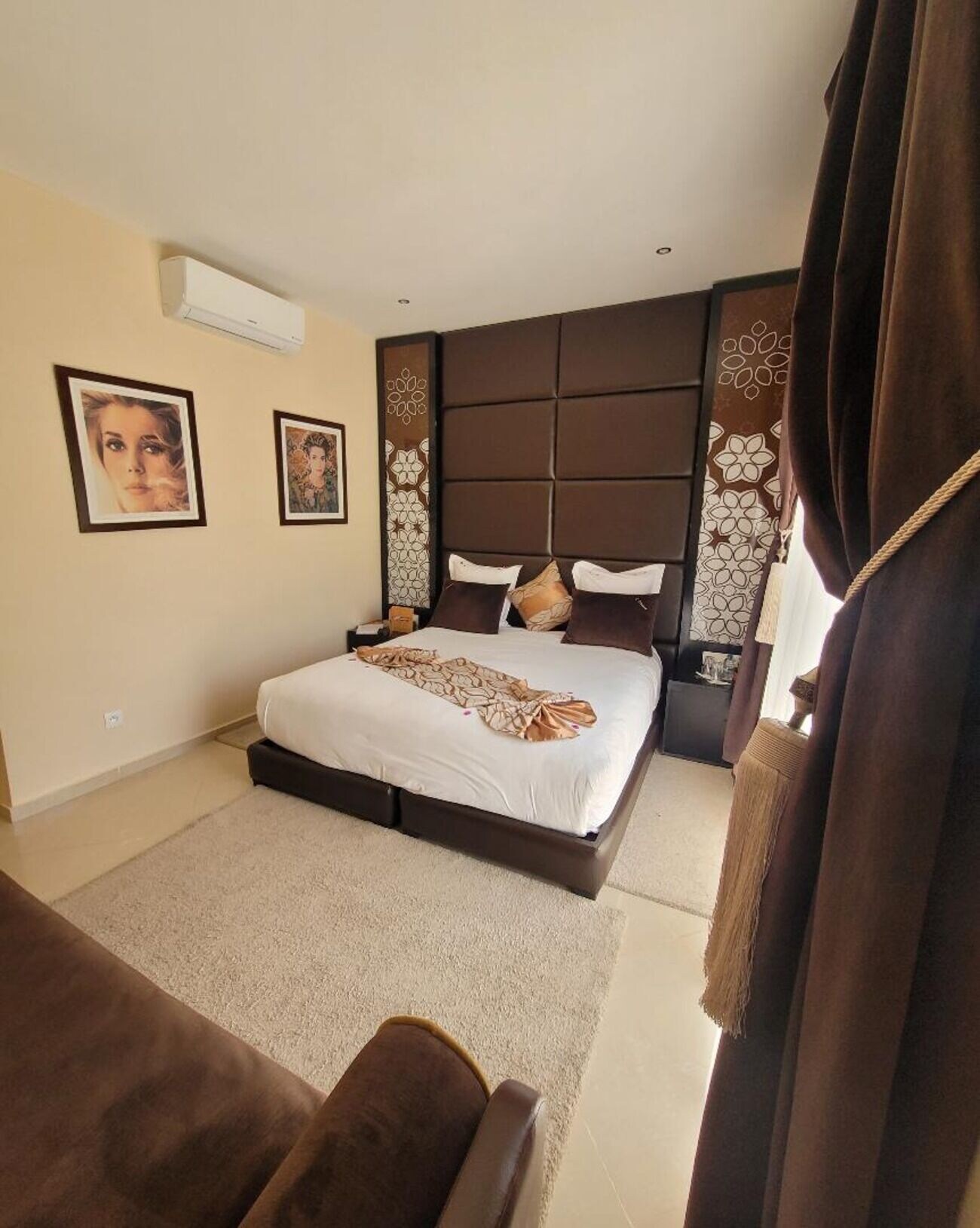 Deluxe, King Bed