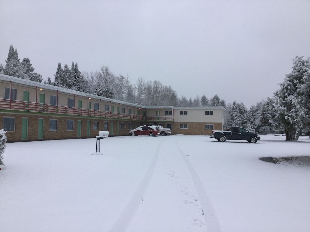 Cedars Motel 3/72