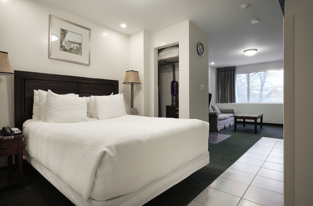 MINI, SUITE, QUEEN BED