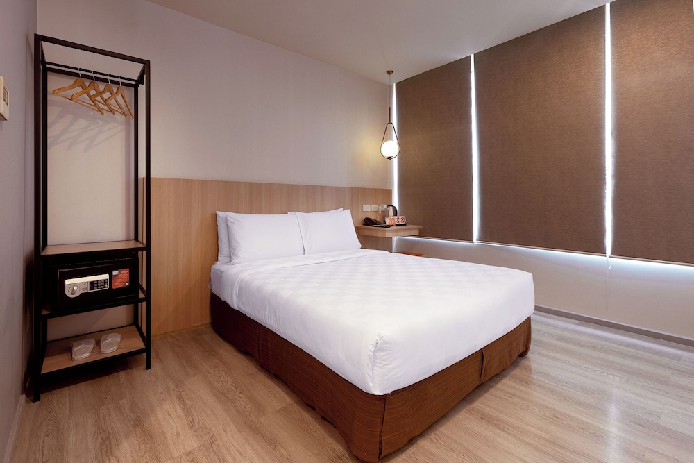 SUPERIOR, QUEEN BED