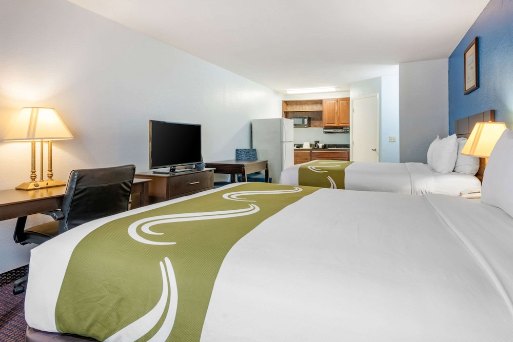 Quality Inn Sarasota North Near Lido Key Beach 12/30