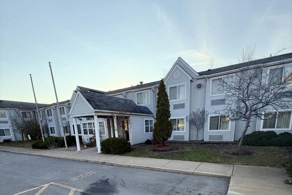 CenterWay Hotel Buffalo North Near University 3/24