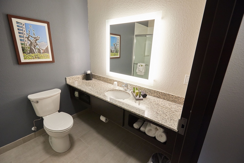 Gundersen Hotel & Suites 47/48