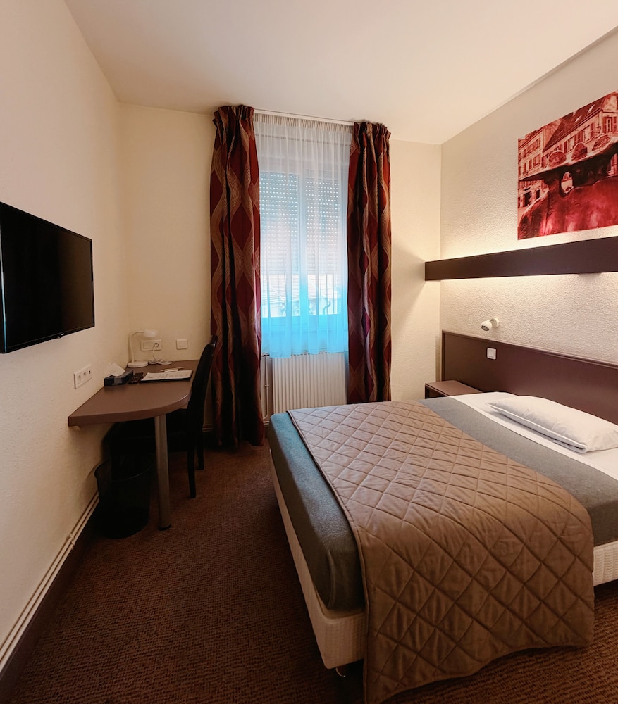 Economy, Single, Single Bed, Bathtub