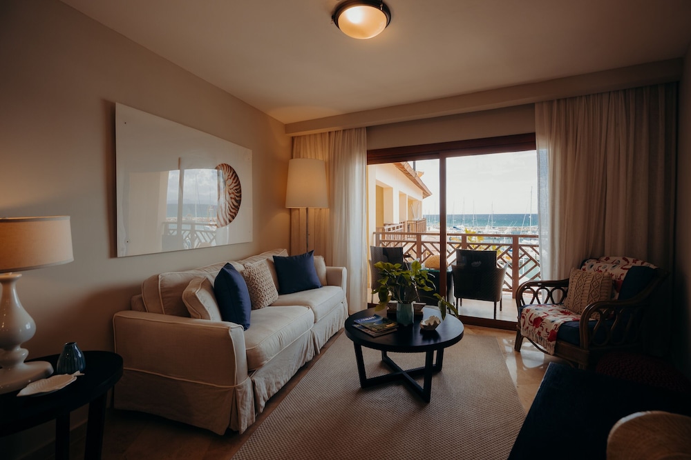 The Bannister Hotel and Yacht Club 30/50