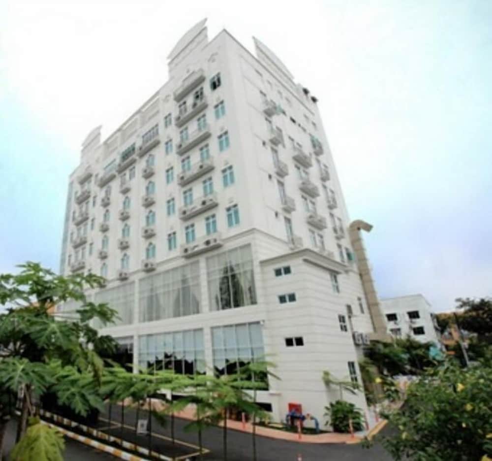 Crown Garden Hotel 2/33