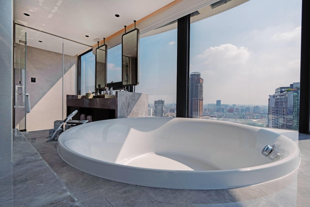 Howard Johnson By Wyndham Phnom Penh Tk 53/57