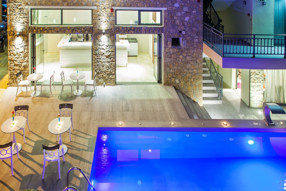 Core Hotel 4/50