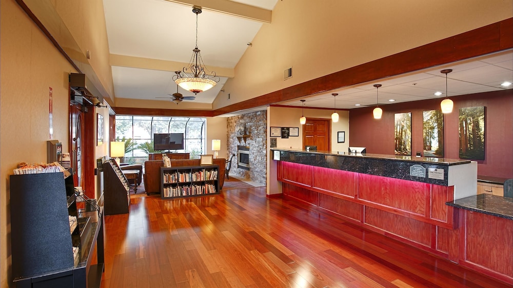 Best Western Plus Forest Park Inn 13/53