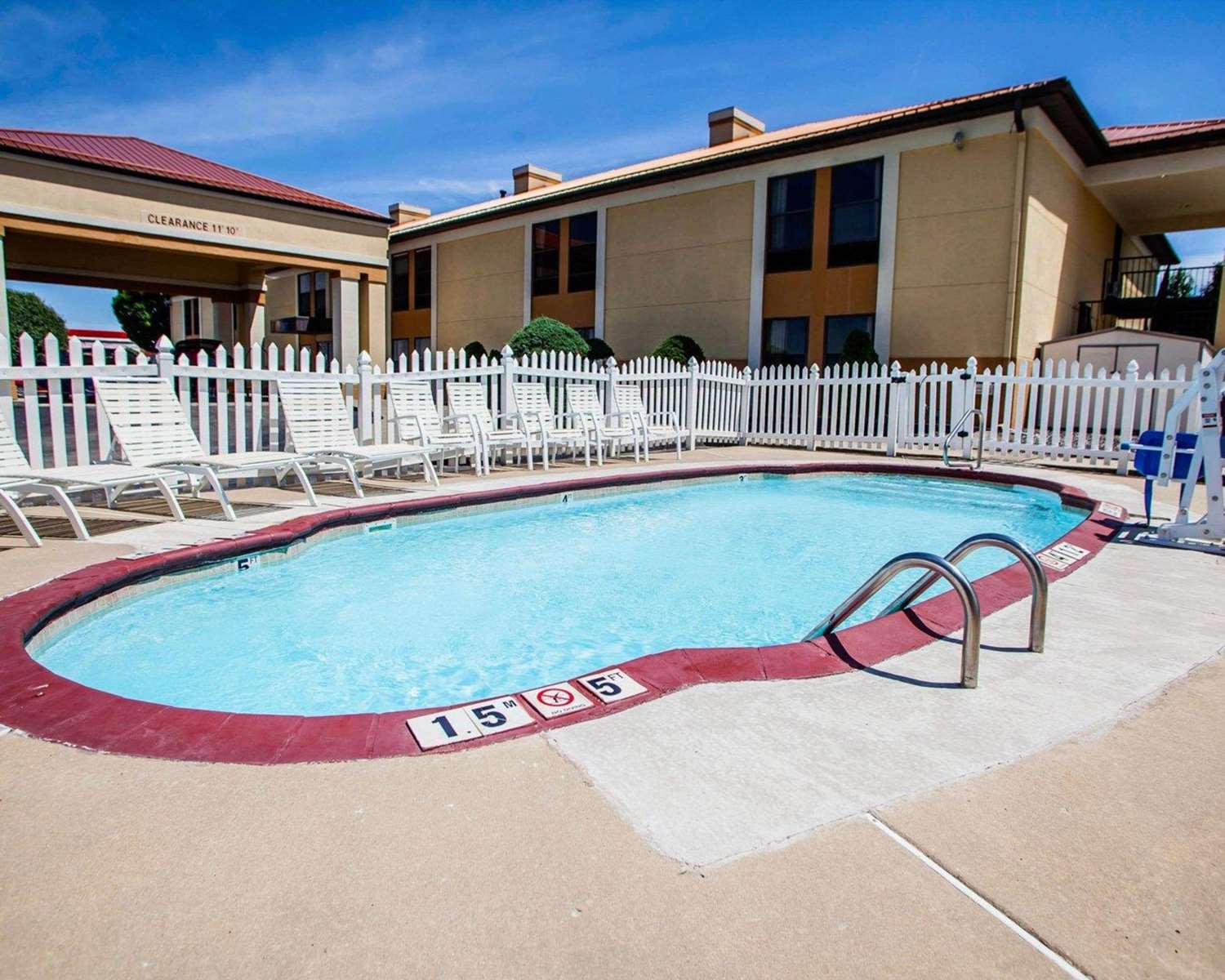 Quality Inn Arcola 34/34