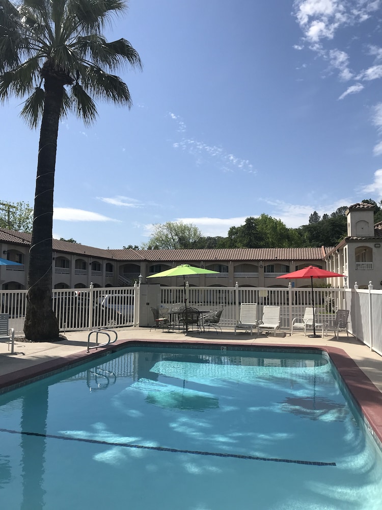 Travelodge by Wyndham Redding CA 2/25
