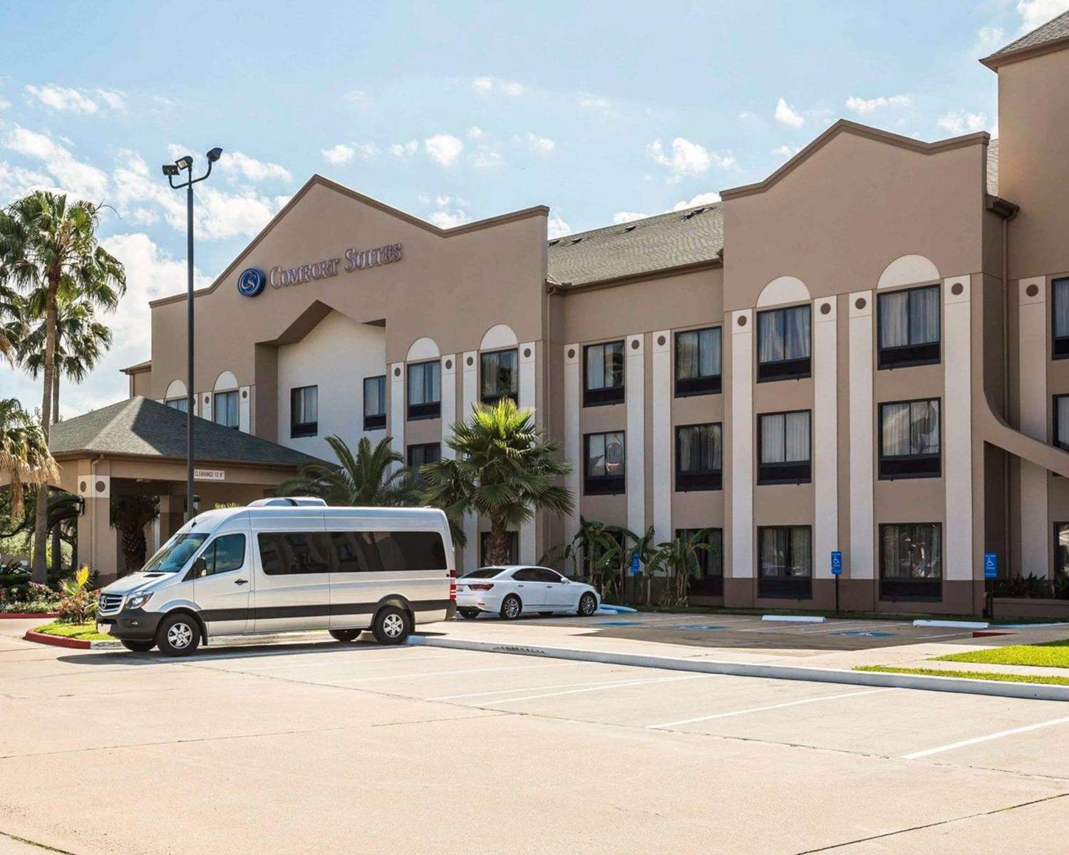 Spark by Hilton Stafford Sugar Land 37/40