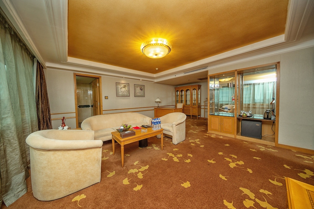 Silverland Hotel 35/37
