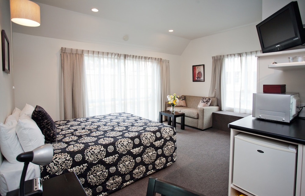 Cable Court Motel 11/37