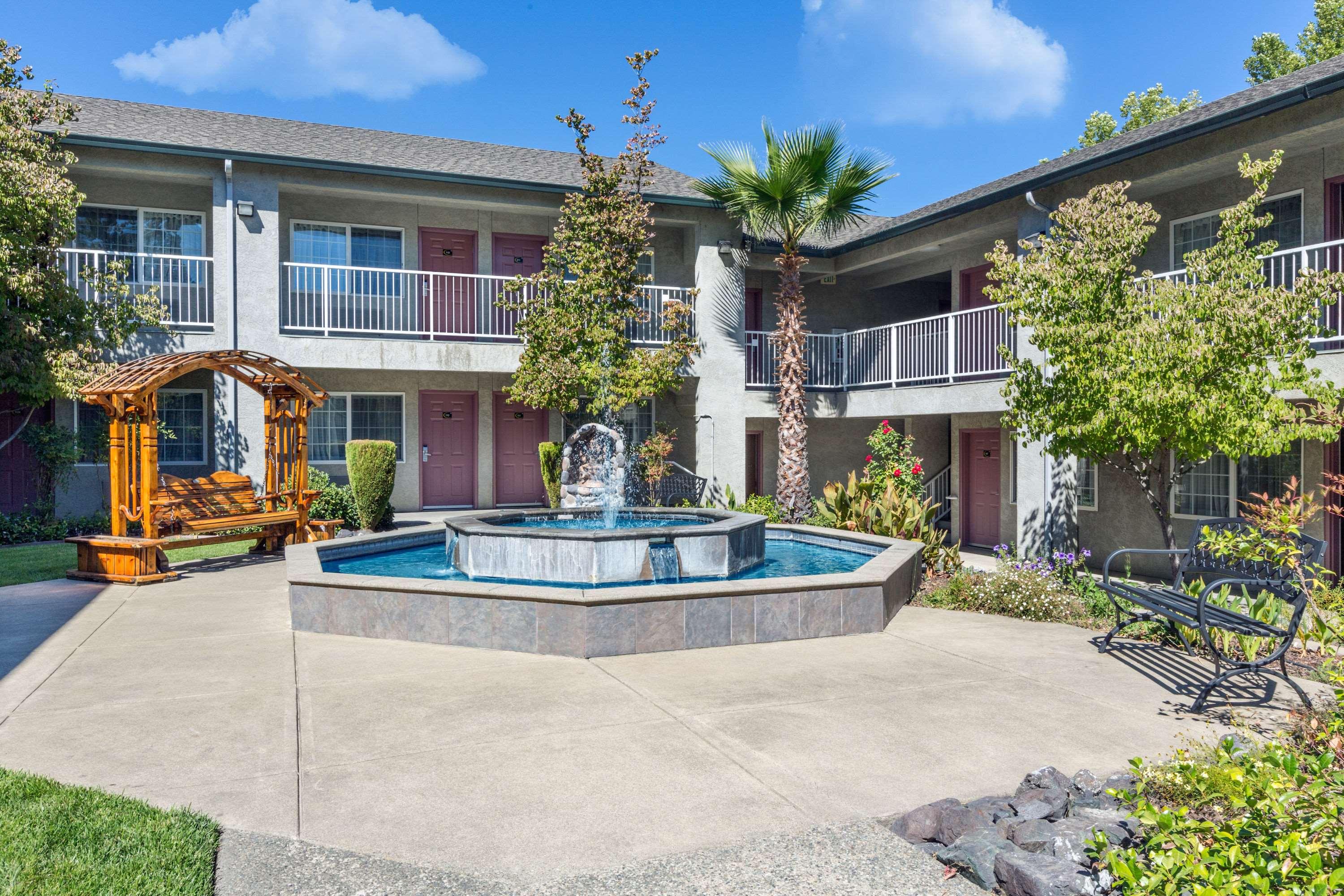 Creekside Inn & Suites 2/47