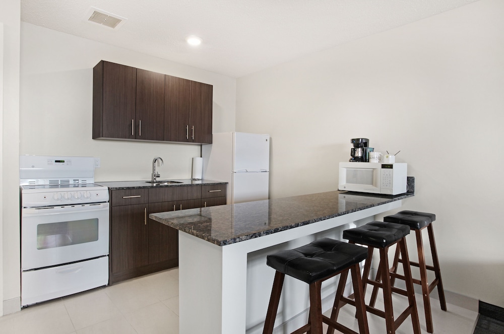 Guest House Inn And Suites 38/46