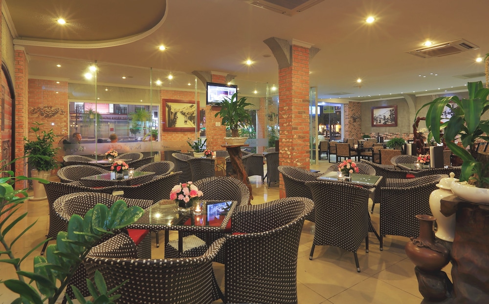 Royal Hotel Saigon 54/70