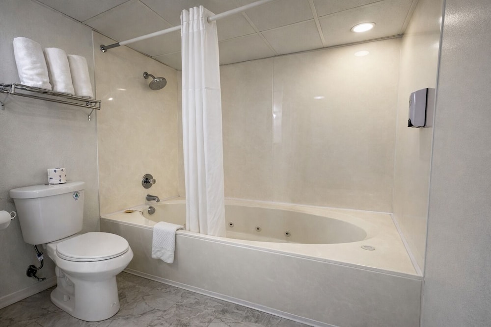 Carriage House Inn 60/61