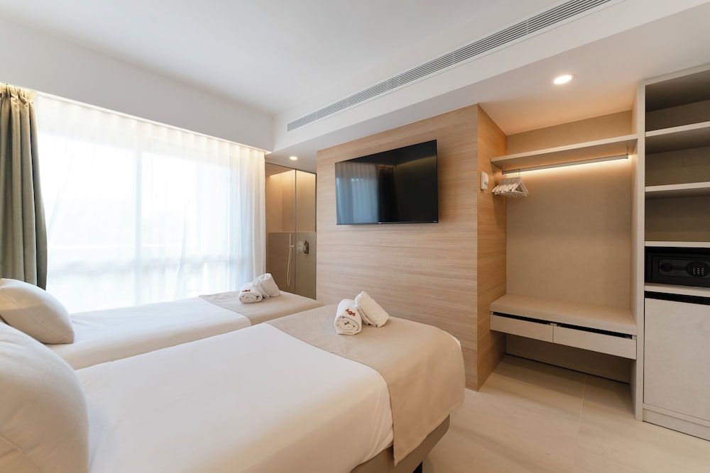 ROOM, TWIN BEDS, BALCONY