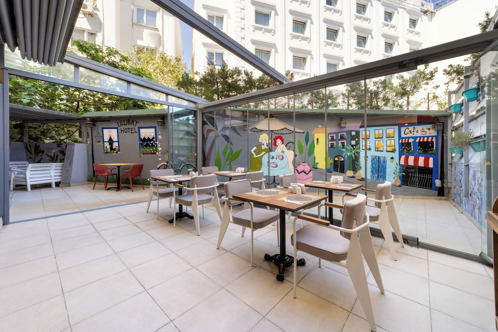 Ulubat Castle Hotel 55/61
