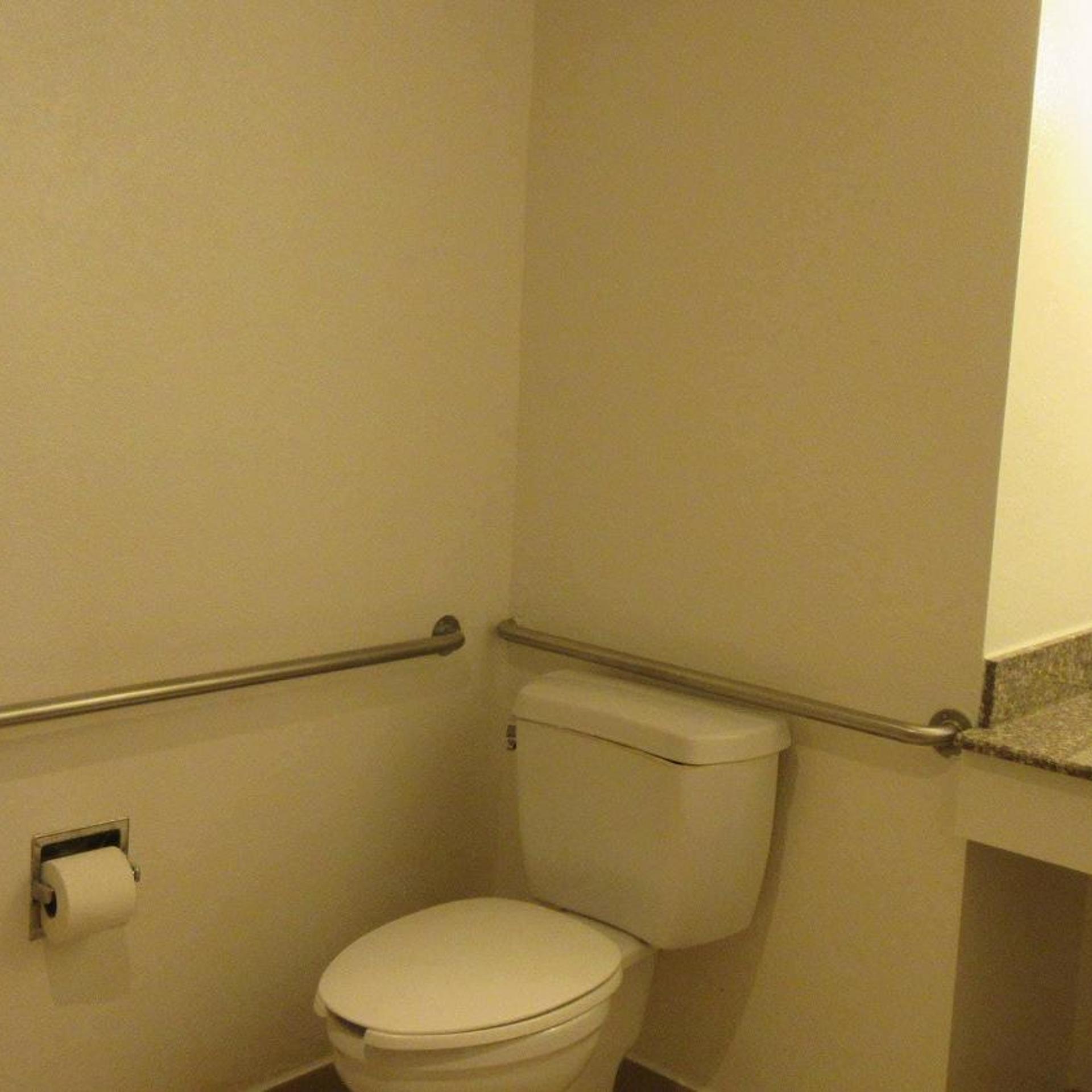 غرفة بسرير كينج لذوي الإعاقة، Rancho Cordova Inn 4/6
