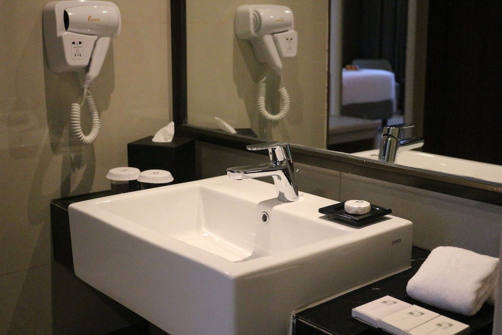 Swiss-Belhotel Cendrawasih Biak 12/60