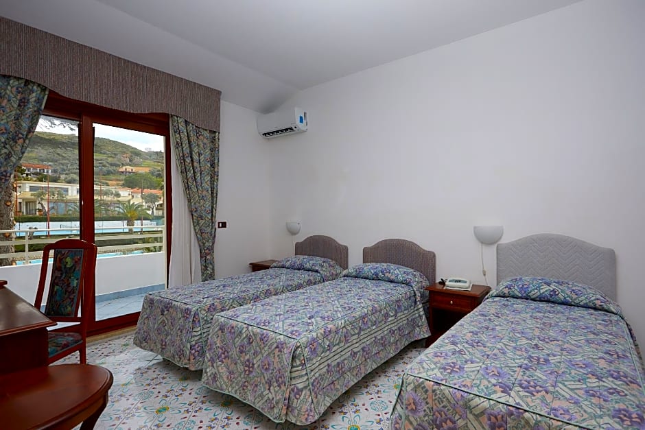 Comfort, Triple, Single Bed