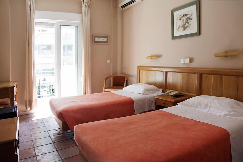 ROOM, TWIN BEDS