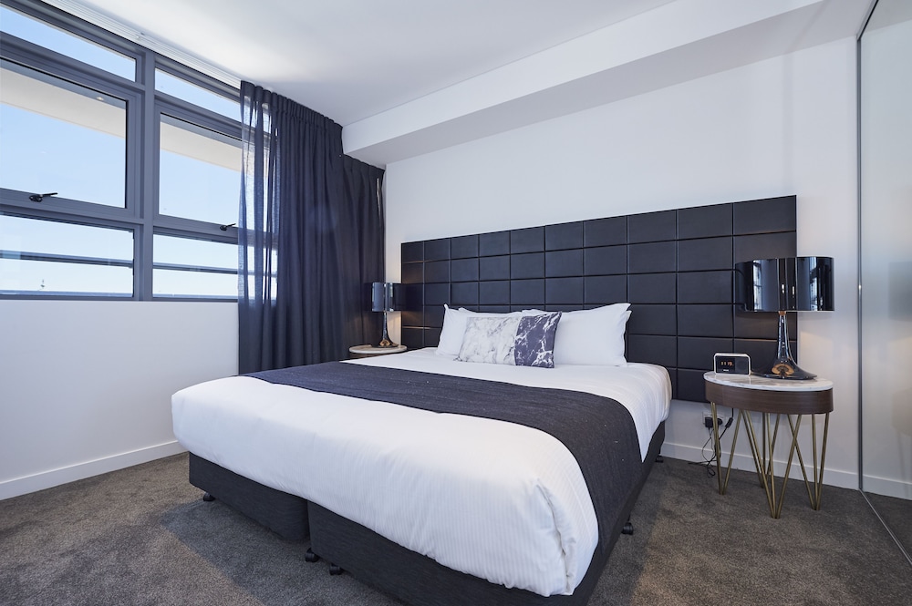 2 BEDROOMS, EXECUTIVE, APARTMENT