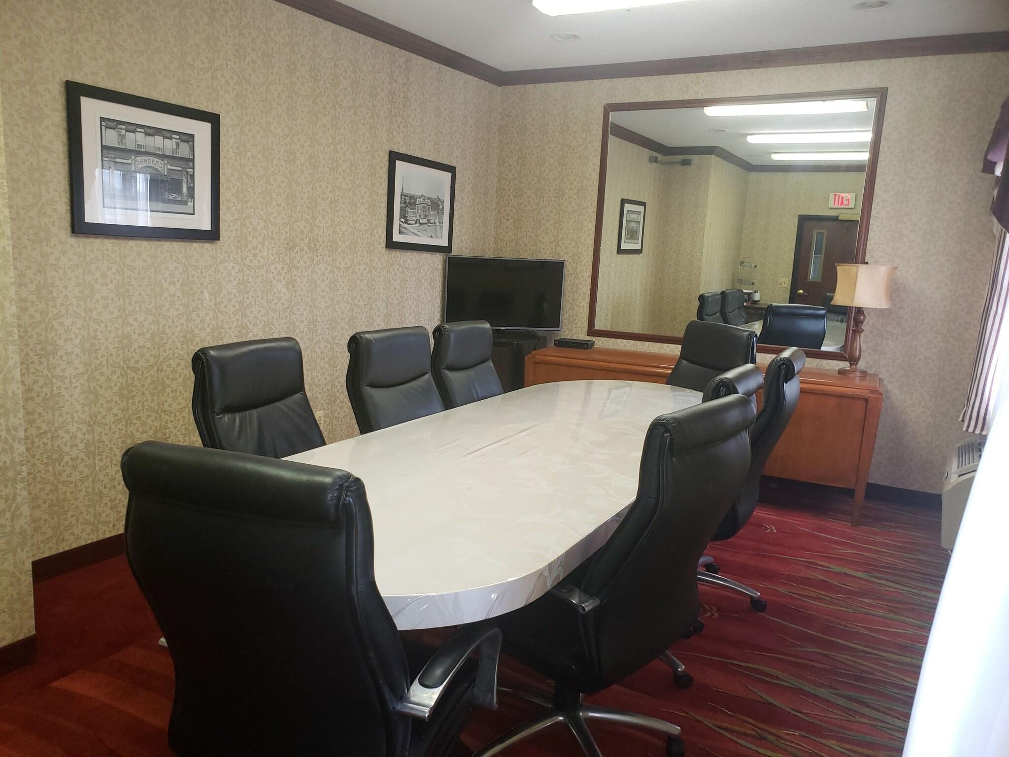 A Victory Suites Warren 25/30
