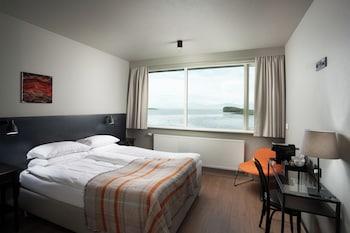 Room, King Bed, Glacier View