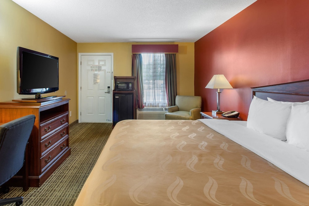 Quality Inn Laurinburg, NC 9/44
