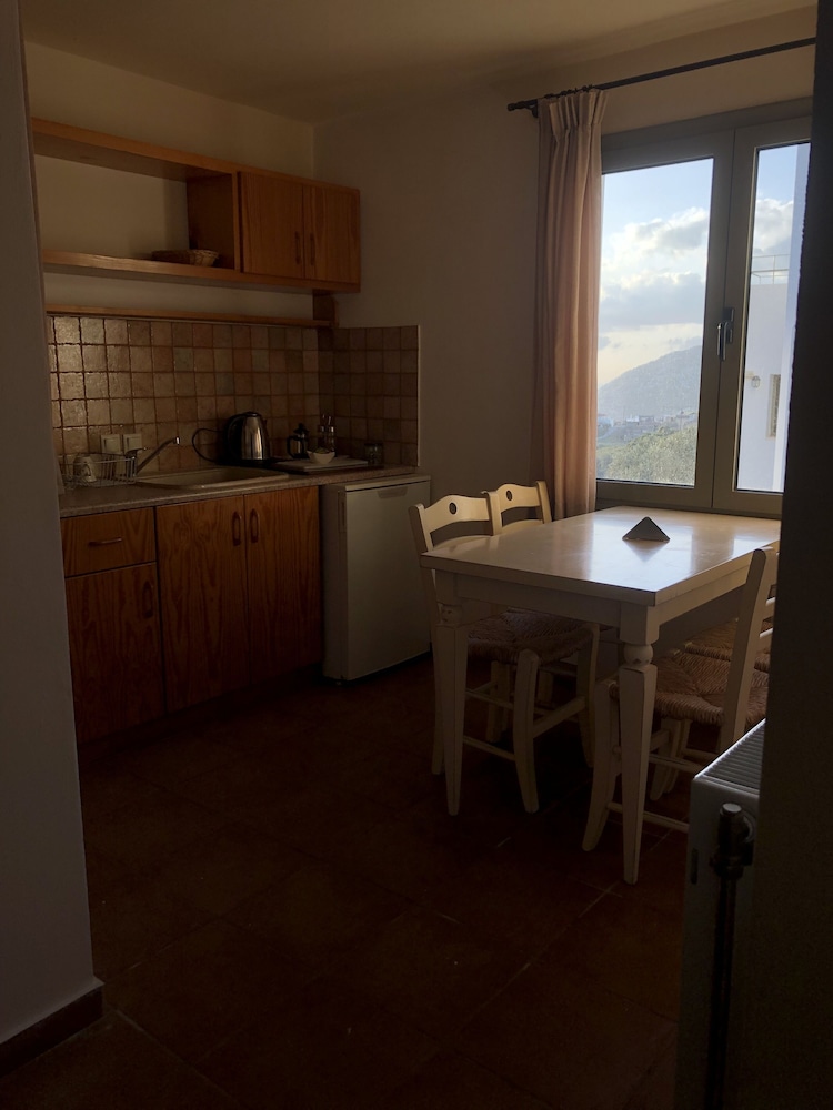 Mourtzanakis Residence 39/60