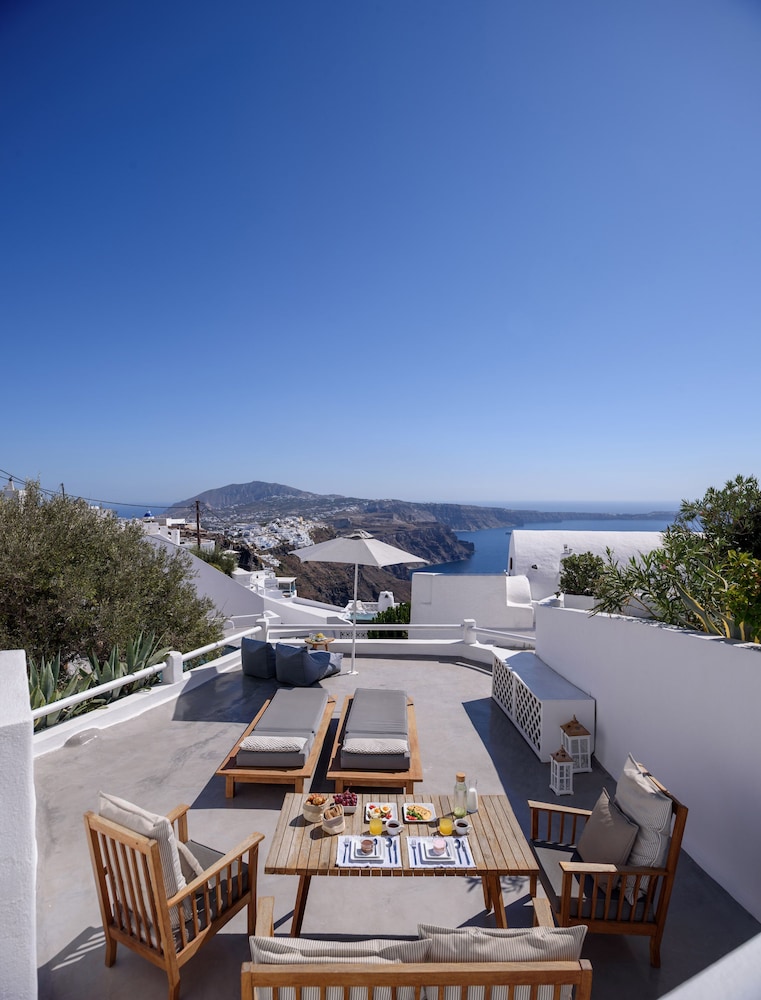 Senses Suites in SANTORINI