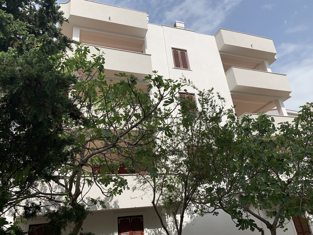 Maru Apartments 2/48