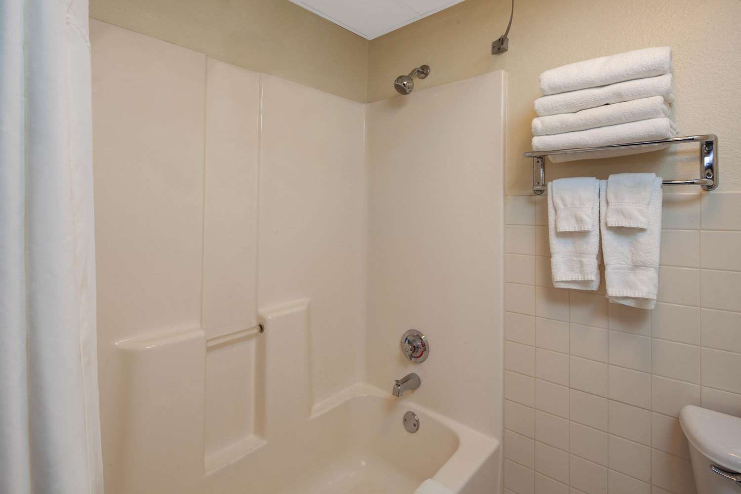 Americinn By Wyndham Northfield 42/42