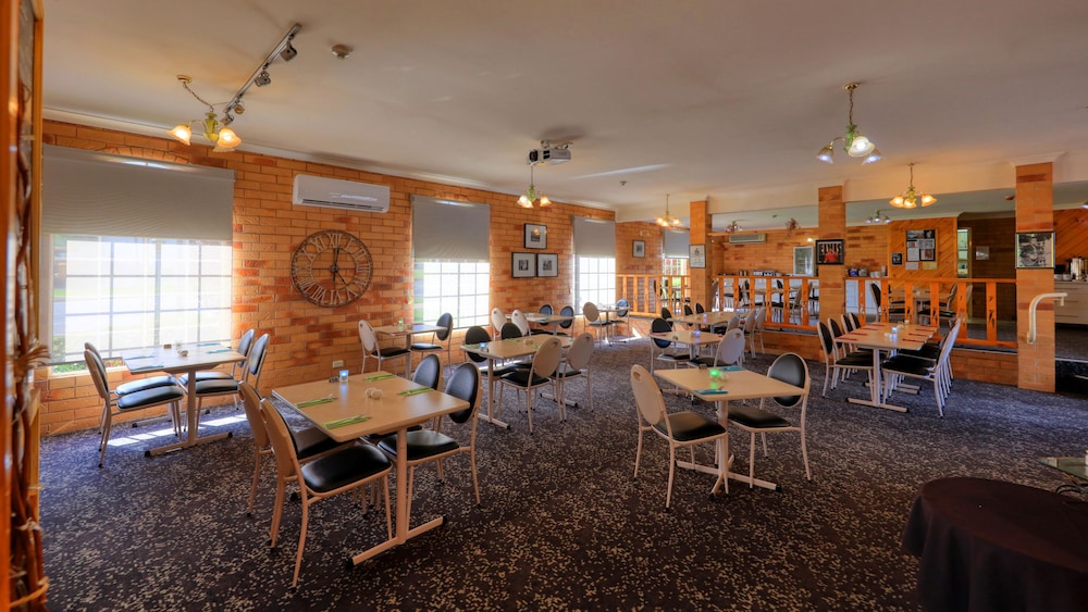 NORTH PARKES MOTEL 28/39