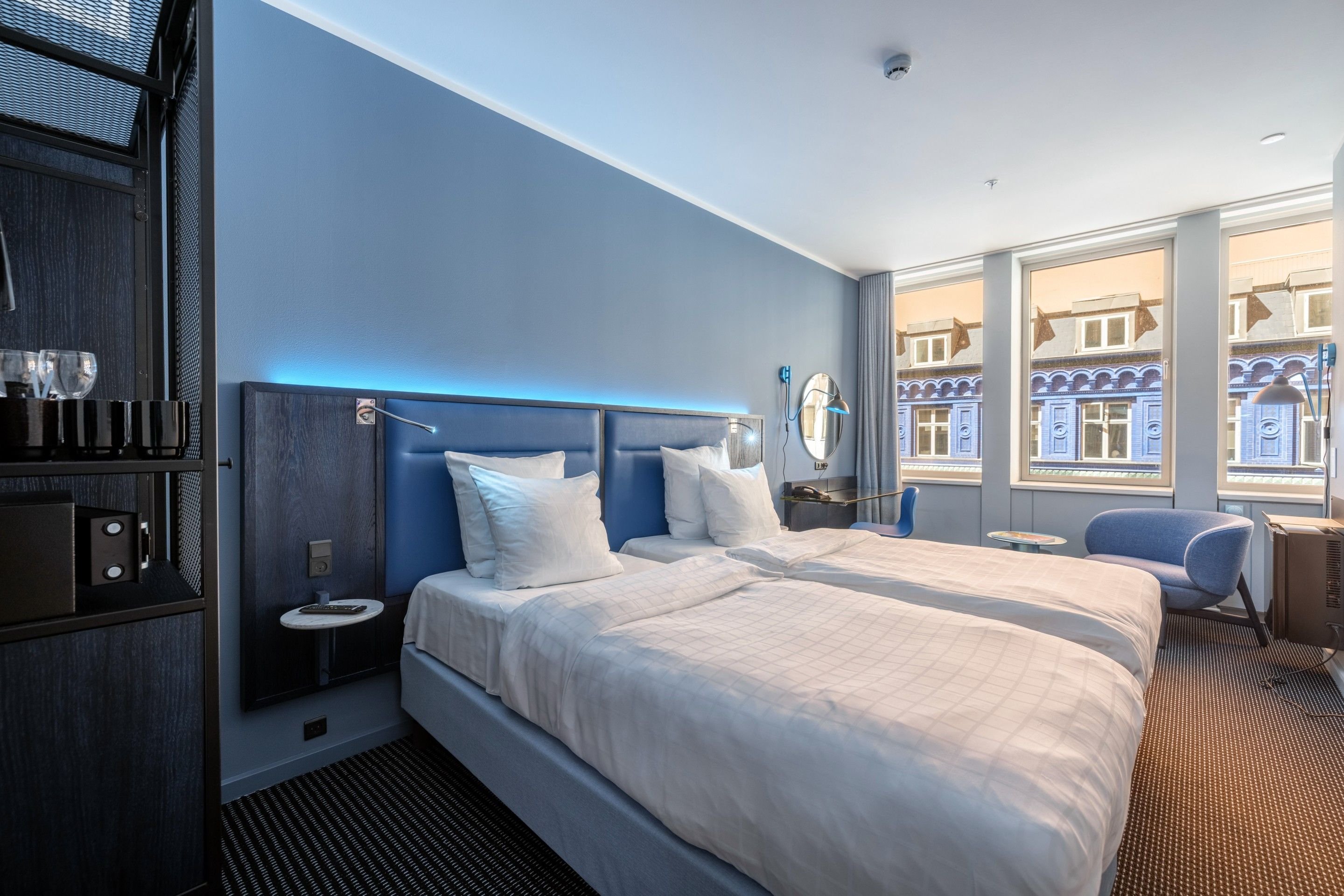 Square Hotel 8/43