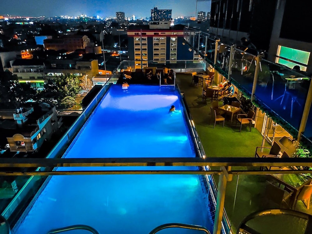 Selah Pods Hotel Manila 58/69