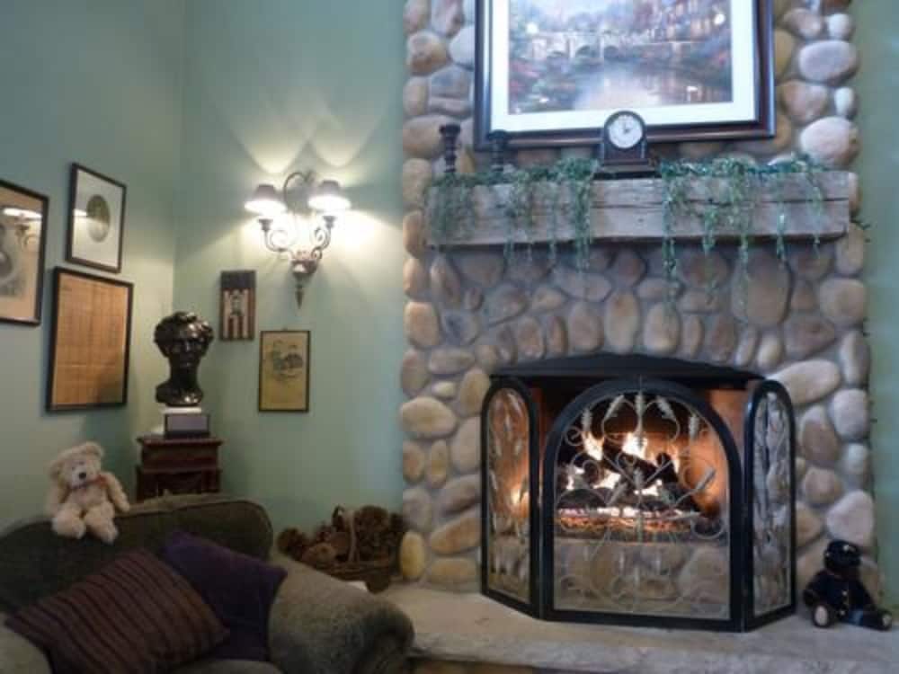 Hearthstone Inn & Suites 3/65