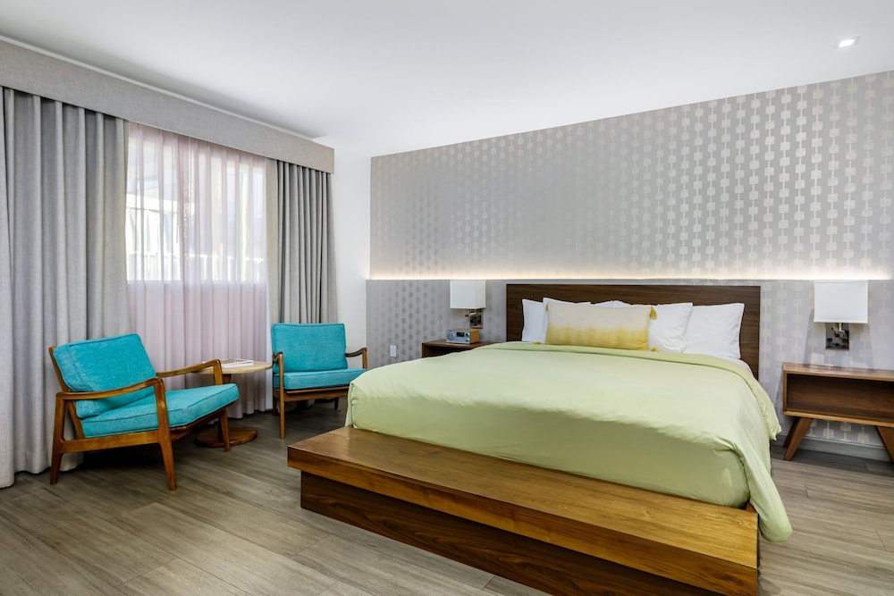 Skylark Hotel 13/70