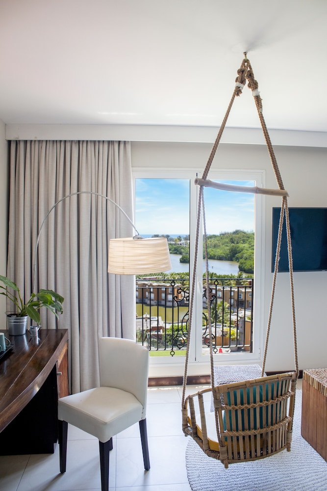 The Address Boutique Hotel 51/73