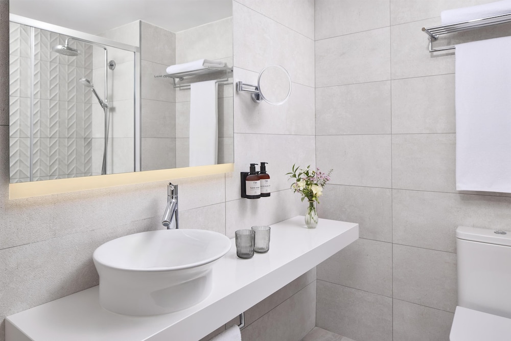 Hotel NH Sants Barcelona 50/50