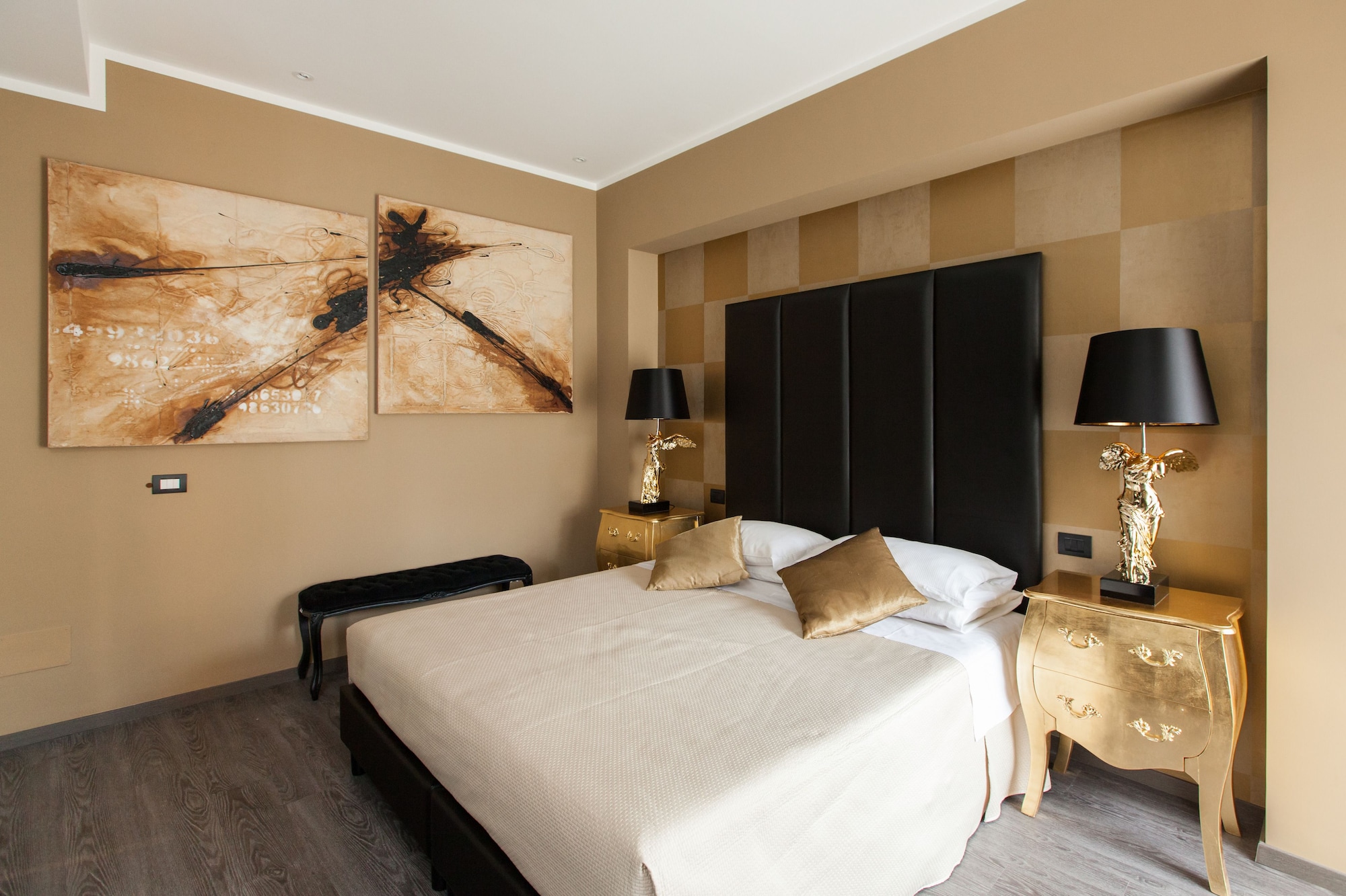 DELUXE, DOUBLE BED