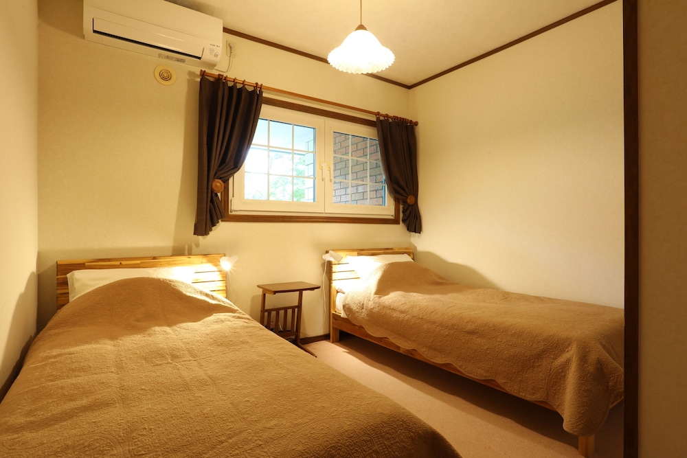ECONOMY, TWIN BEDS